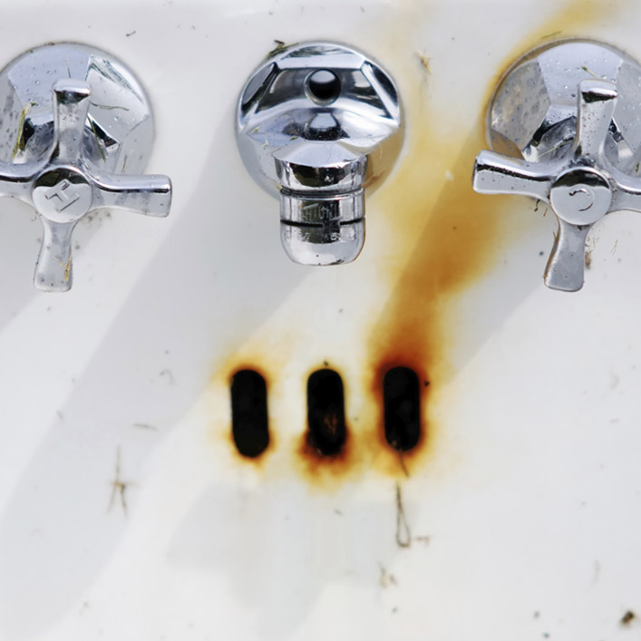 iron water rust stains on sink